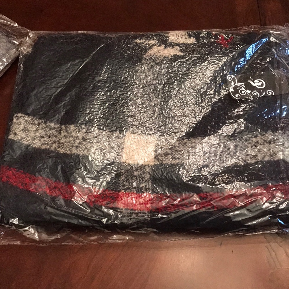 Hooded Cape - Picture 2 of 5